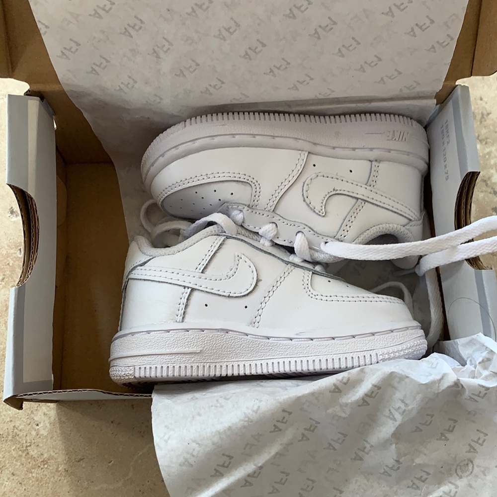 NIKE FORCE 1